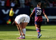 开云足球直播-加拿大女足球队召开战术会议，备战世界杯