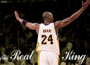 开云体育-欧冠半决赛之夜，伦纳德统治全场，当篮球巨星跨界定义伟大