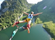 开云在线直播-阿什拉夫一锤定音！莱比锡红牛终结AC米兰欧冠之路，摩洛哥飞翼成关键先生