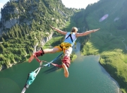 开云在线直播-阿什拉夫一锤定音！莱比锡红牛终结AC米兰欧冠之路，摩洛哥飞翼成关键先生