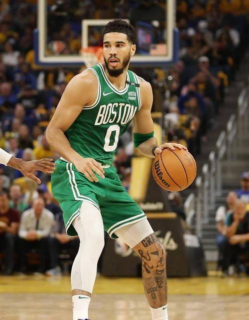 凯尔特人横扫勇士B队，麦科勒姆送出助攻