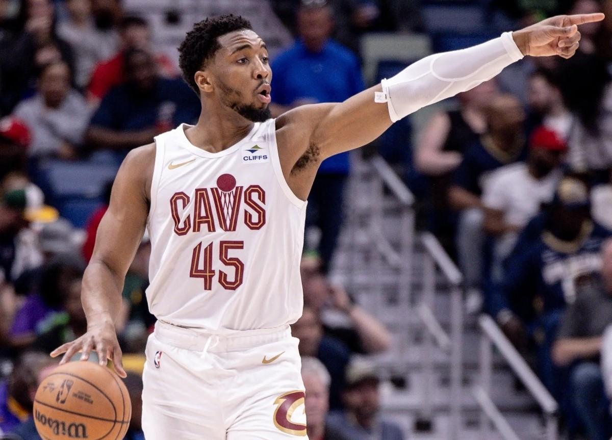 太阳碾压勇士，米切尔统治全场