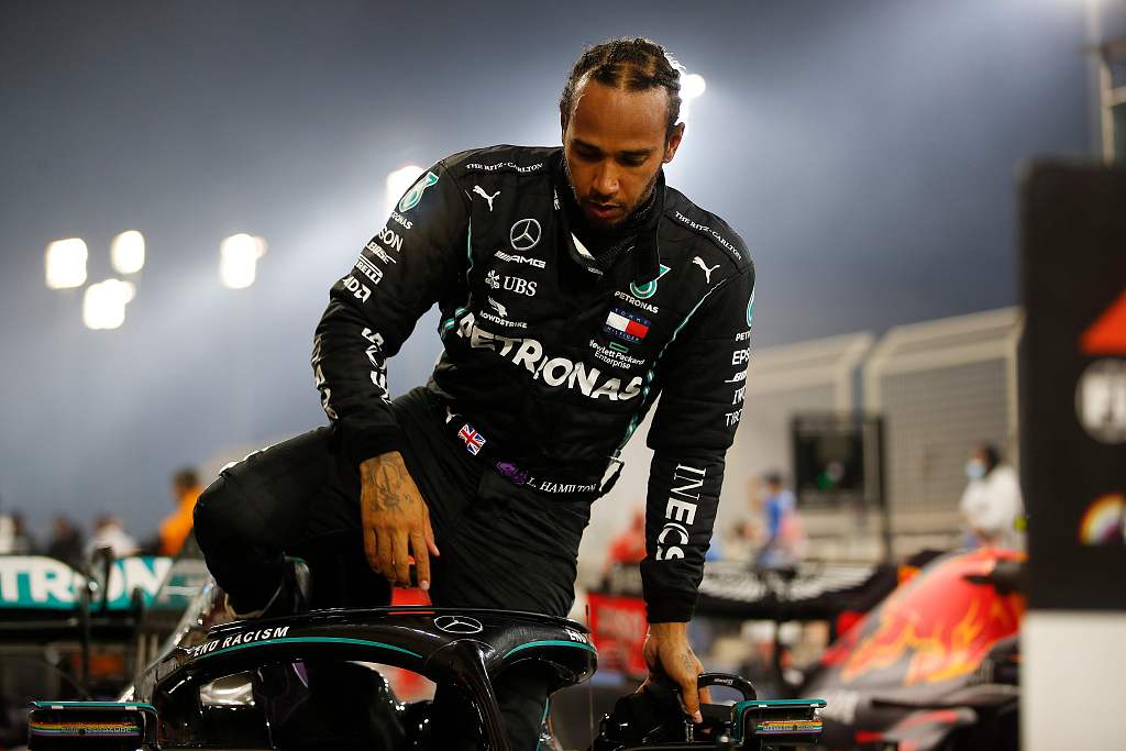 关于梅赛德斯逆转索伯车队，汉密尔顿点燃赛场的信息