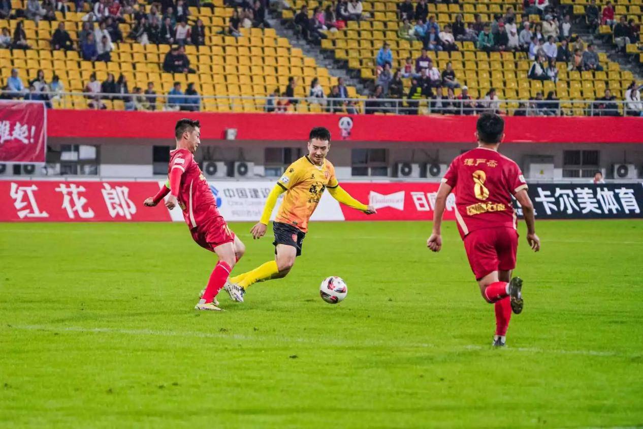 包含沸腾的足球比赛吸引全城热议的词条