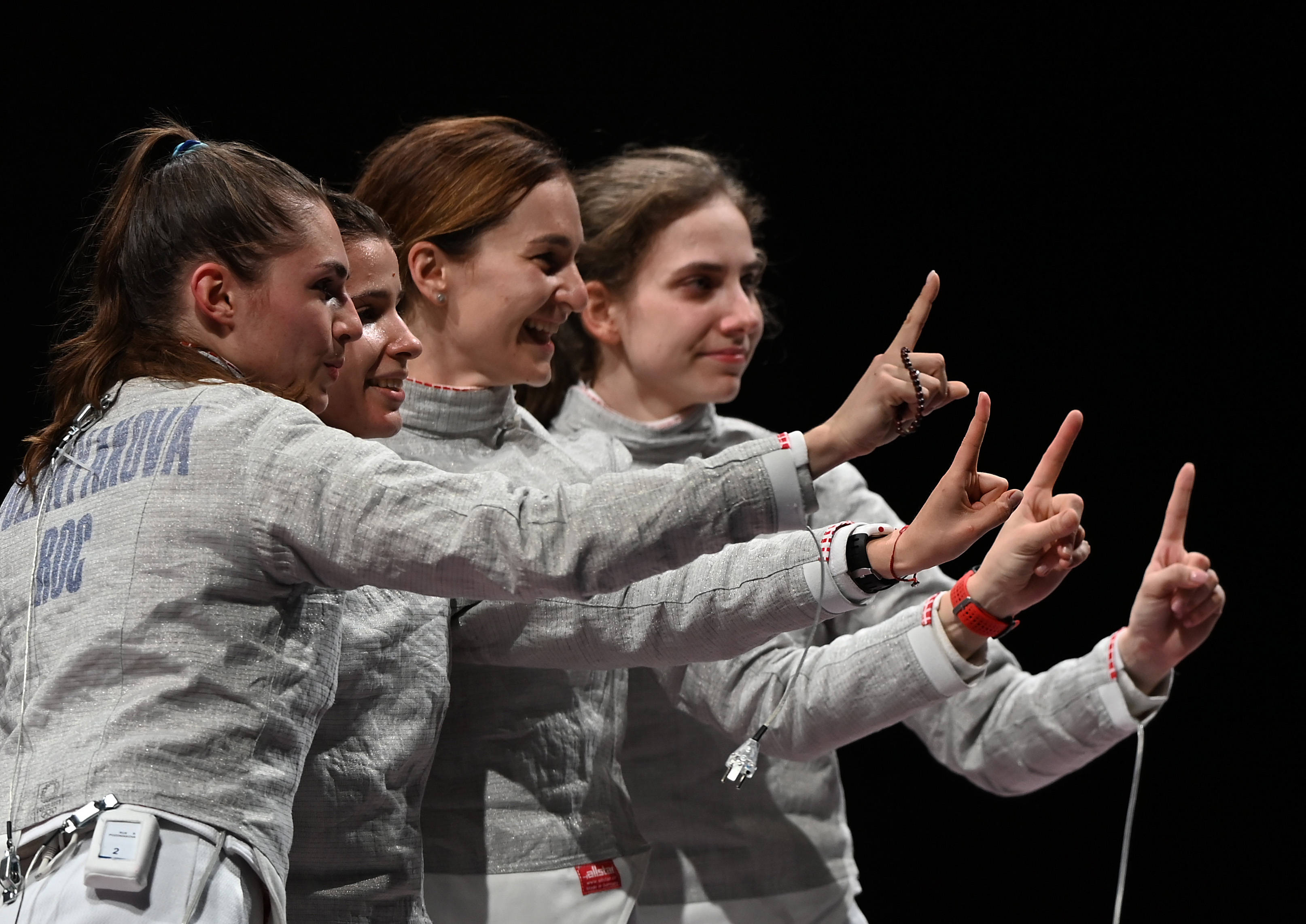 爱尔兰运动员在击剑比赛中勇夺冠军