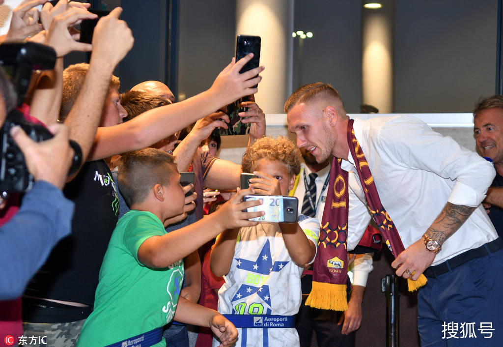 雷恩队员发挥出色，球迷为之振奋