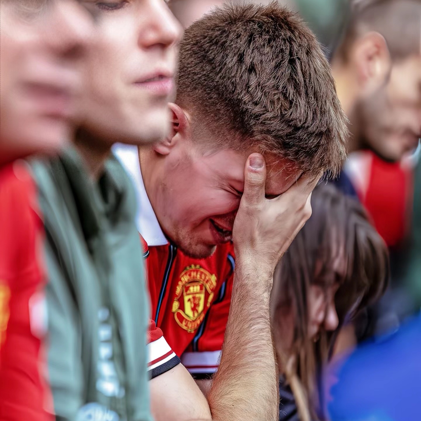 里尔球迷爆发冲突事件，俱乐部发声道歉的简单介绍