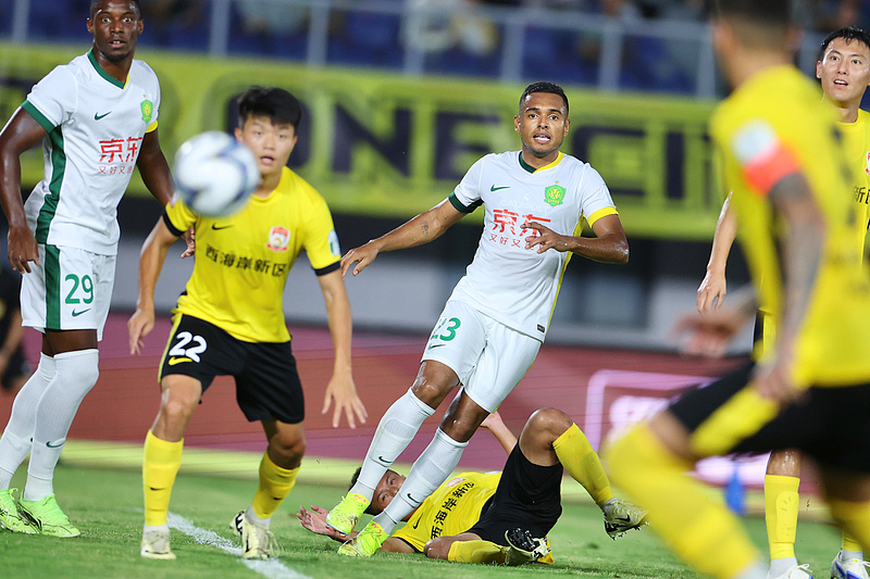 中国球队在客场险胜，跻身淘汰赛的简单介绍