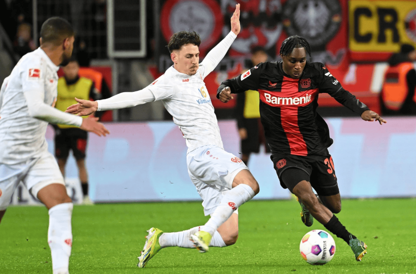 勒沃库森球员集体发威，大胜对手的简单介绍