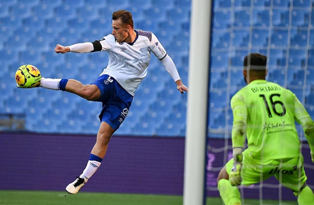 包含罗马前锋连续轮完成帽子戏法的词条