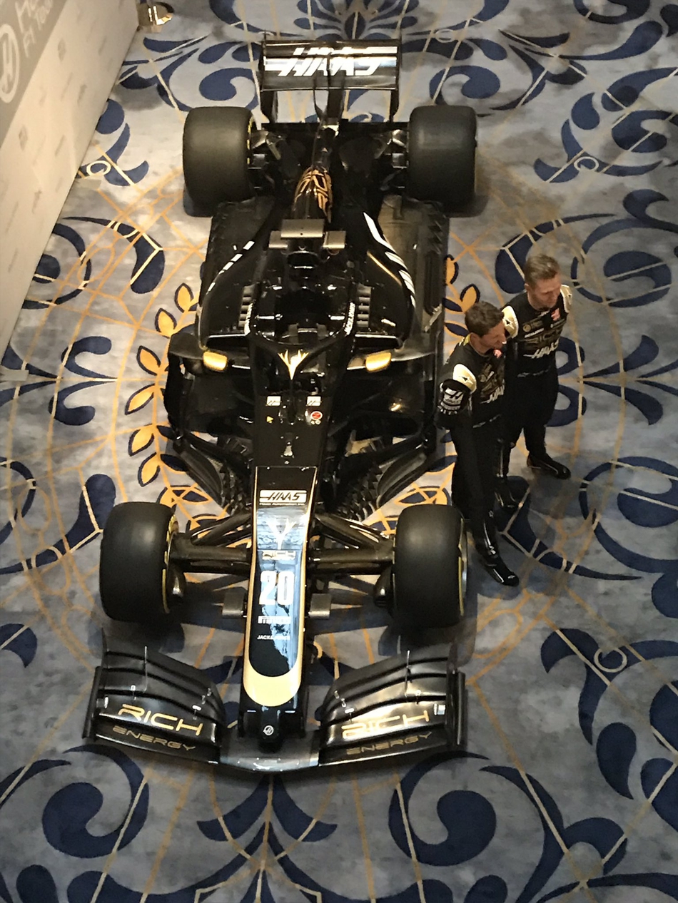 包含哈斯车队翻盘法拉利，皮亚斯特里扛起全队的词条