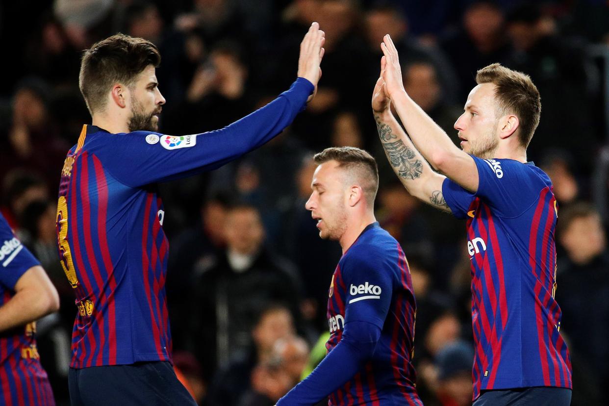 国际米兰横扫里昂，莱万关键制胜的简单介绍