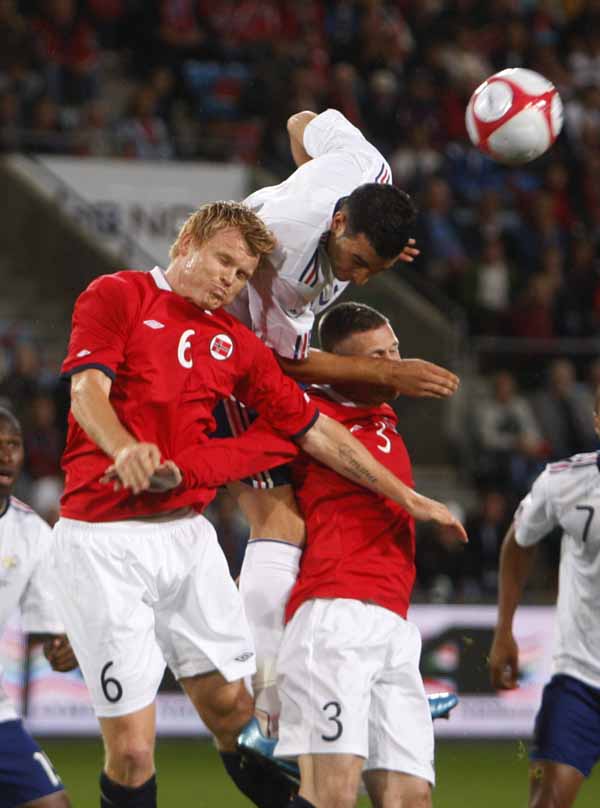 包含法国羽毛球队逆转中国羽毛球队，马琳完成帽子戏法的词条