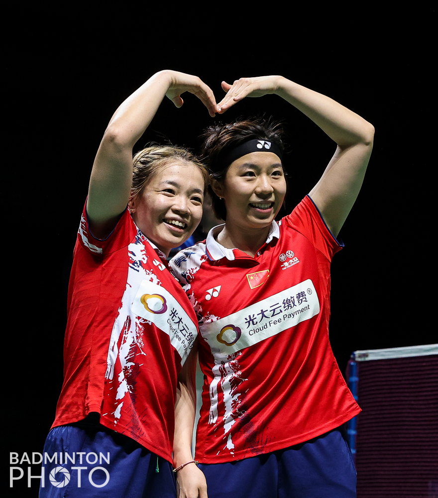 包含韩国队险胜泰国队，黄鸭组合高光表现的词条