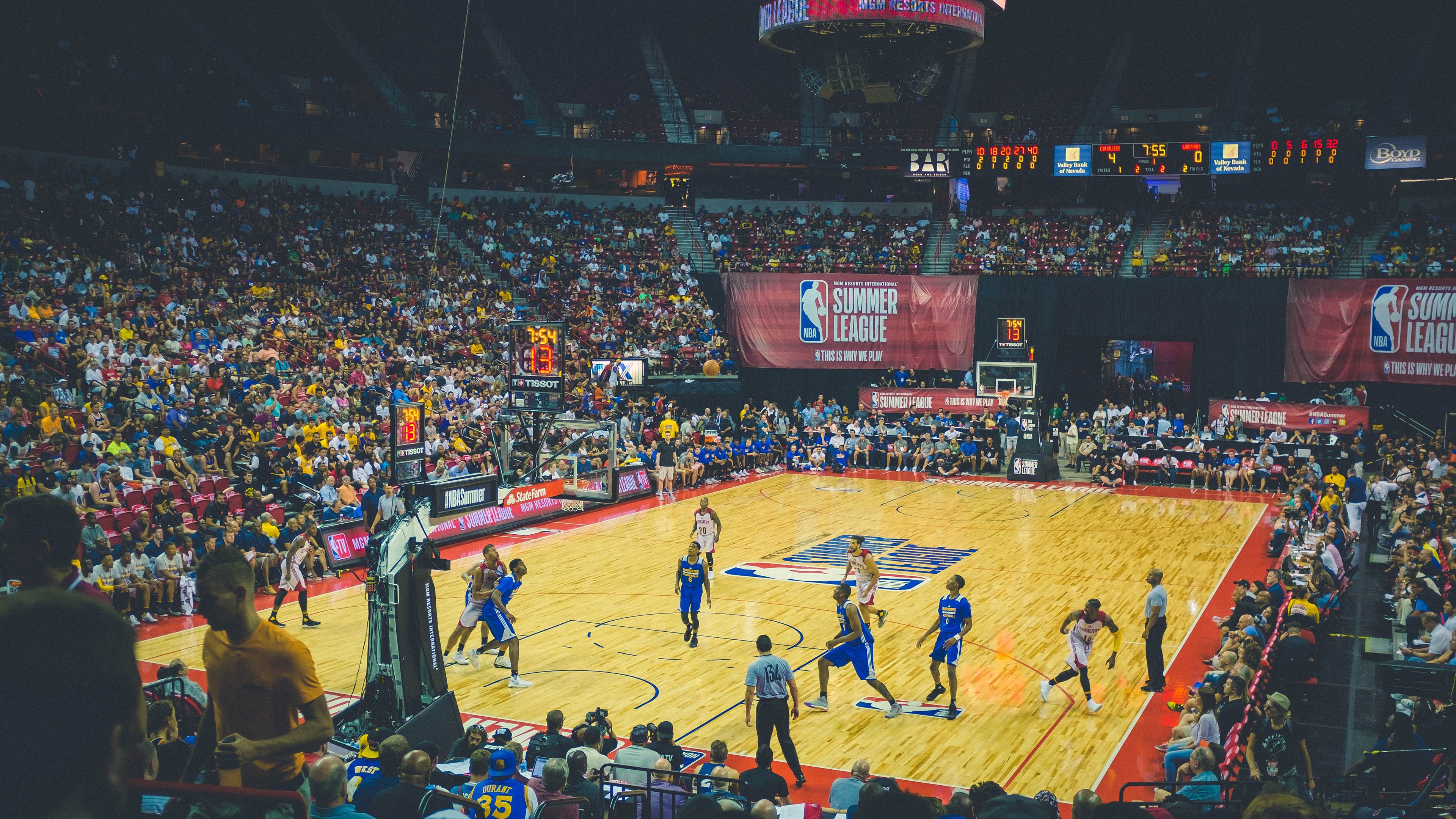 当德甲争冠战之夜遇见库里式统治,跨越时空的竞技美学