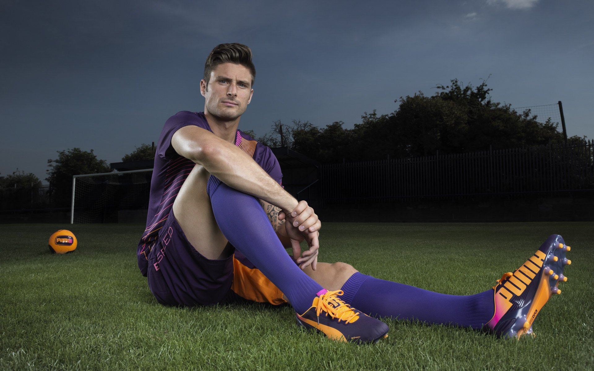 基耶萨爆发破铁幕，巴拉圭战术压制下的英格兰困境